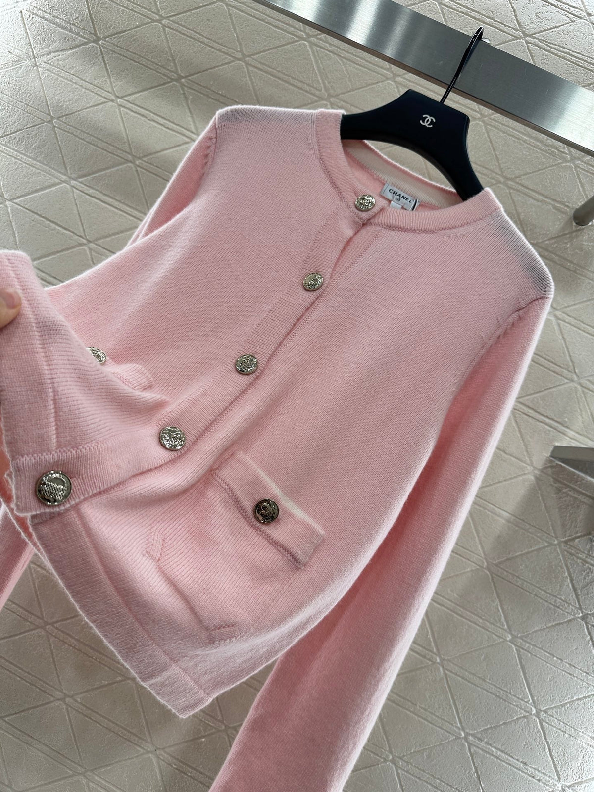 Contrast-color knit cardigan