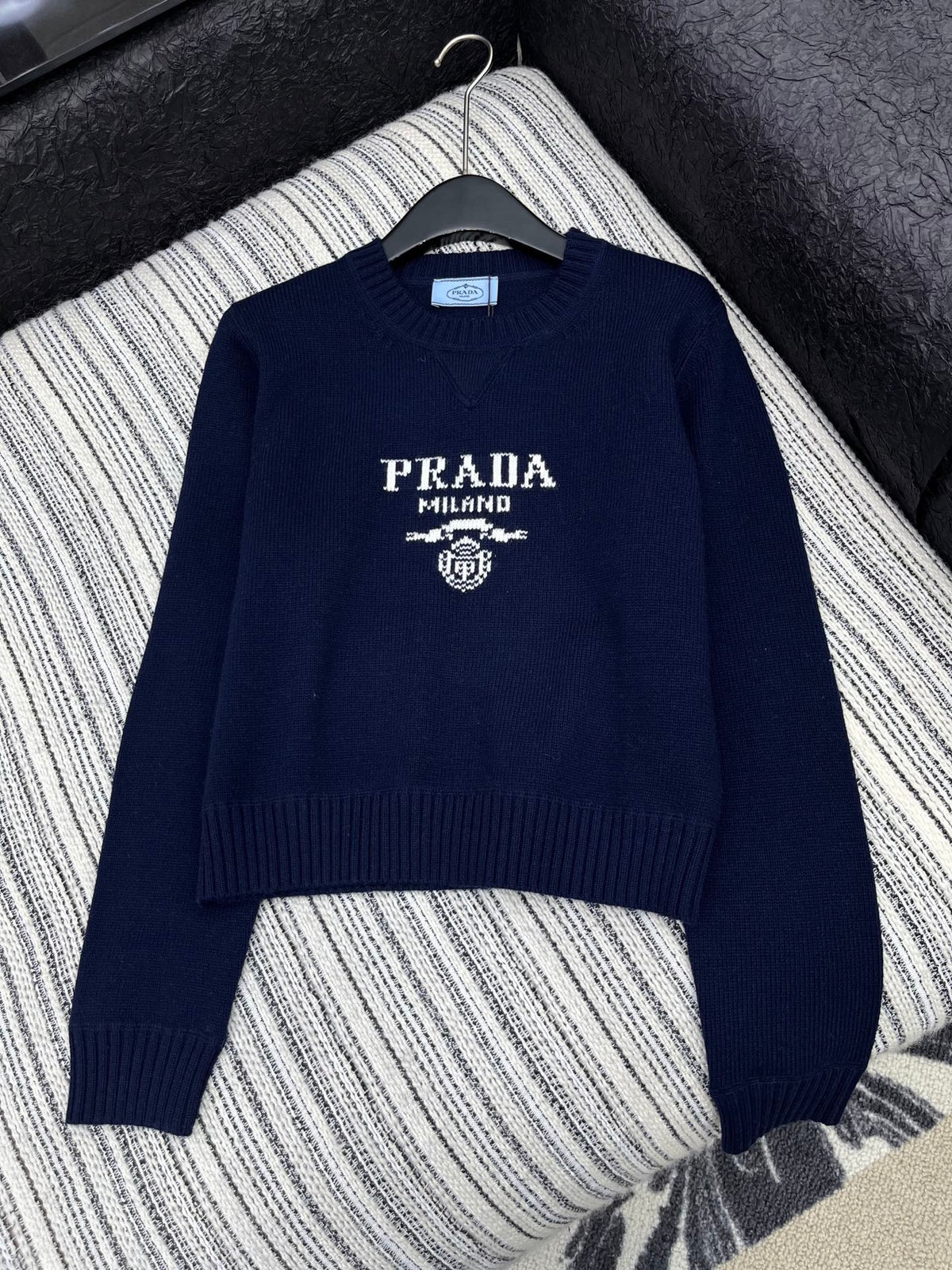 Diamond chain crewneck knit long-sleeved top