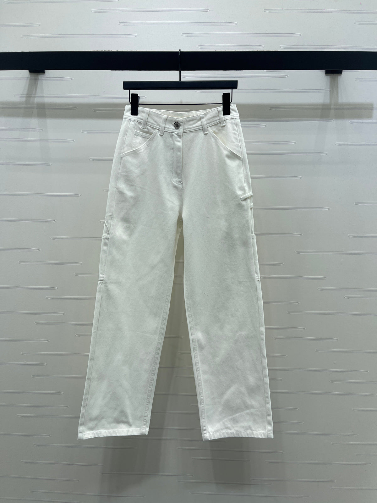 Vintage-style high-waisted jeans