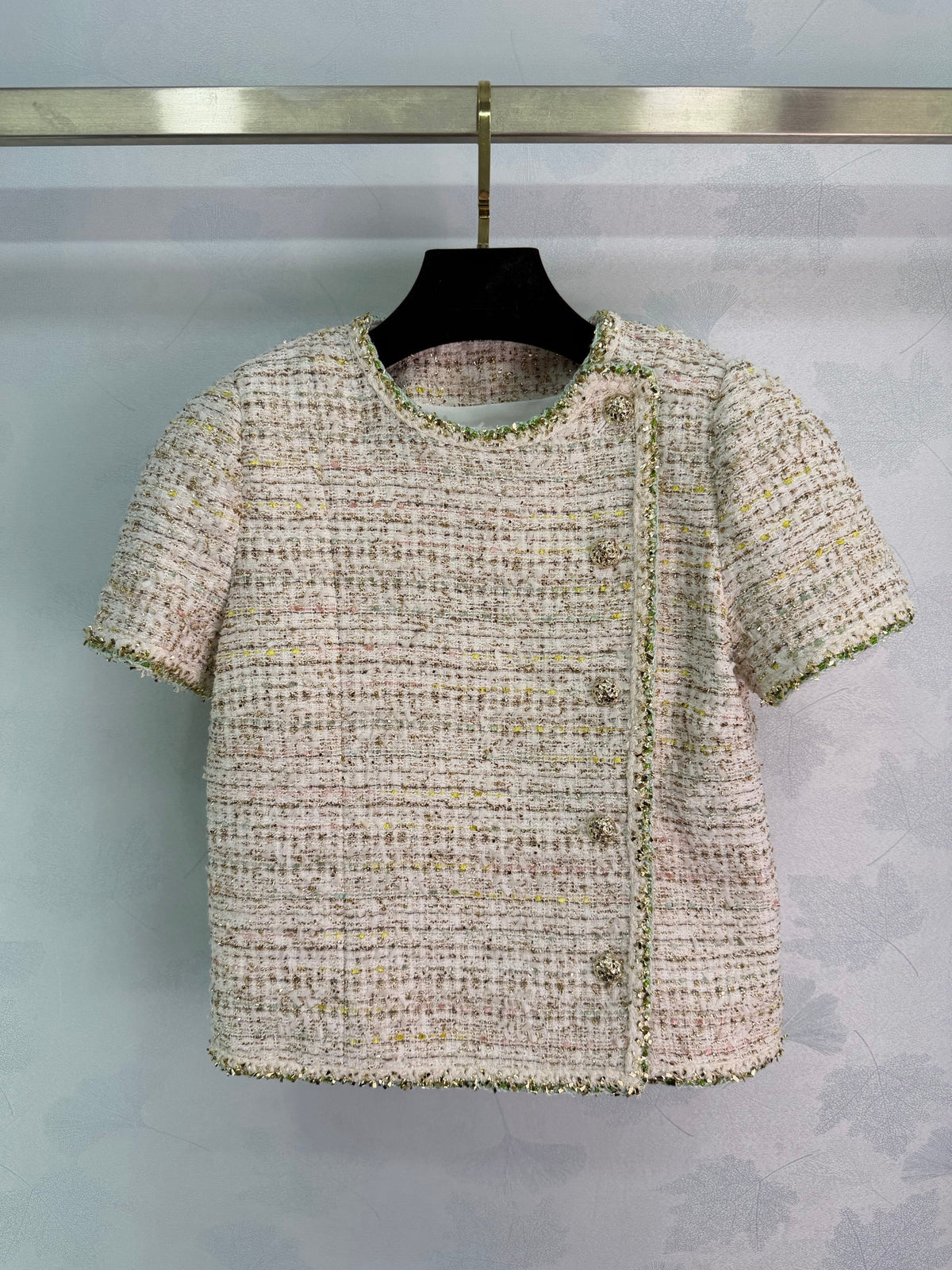 A light beige tweed blend short-sleeved jacket