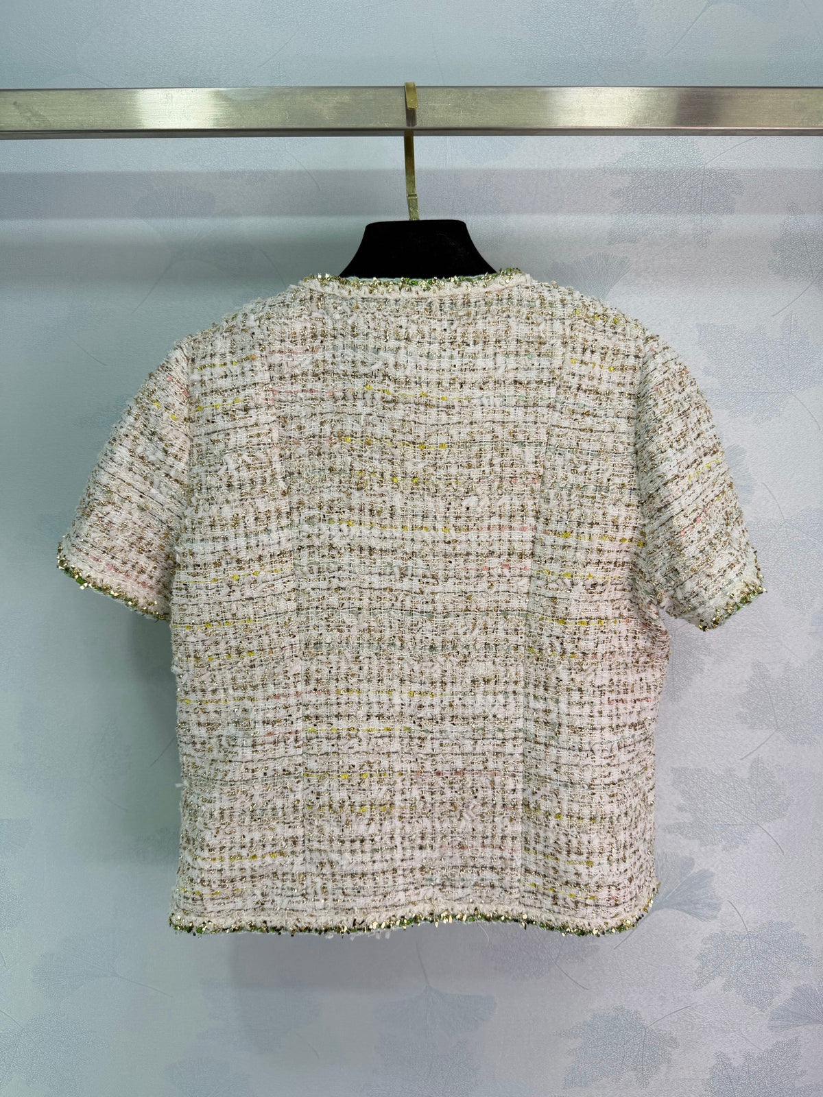 A light beige tweed blend short-sleeved jacket