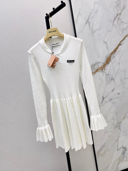 26 Fall/Winter Latest Slim-Fit Knit Dress with Age-Reducing Collared Design