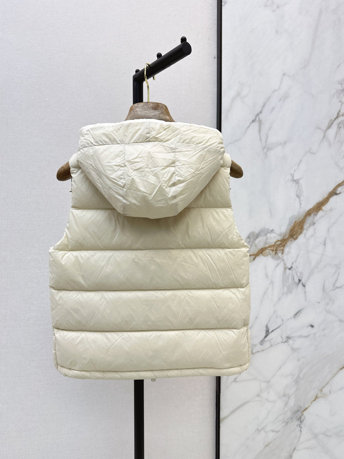 26Latest Autumn/Winter Hooded Down Vest