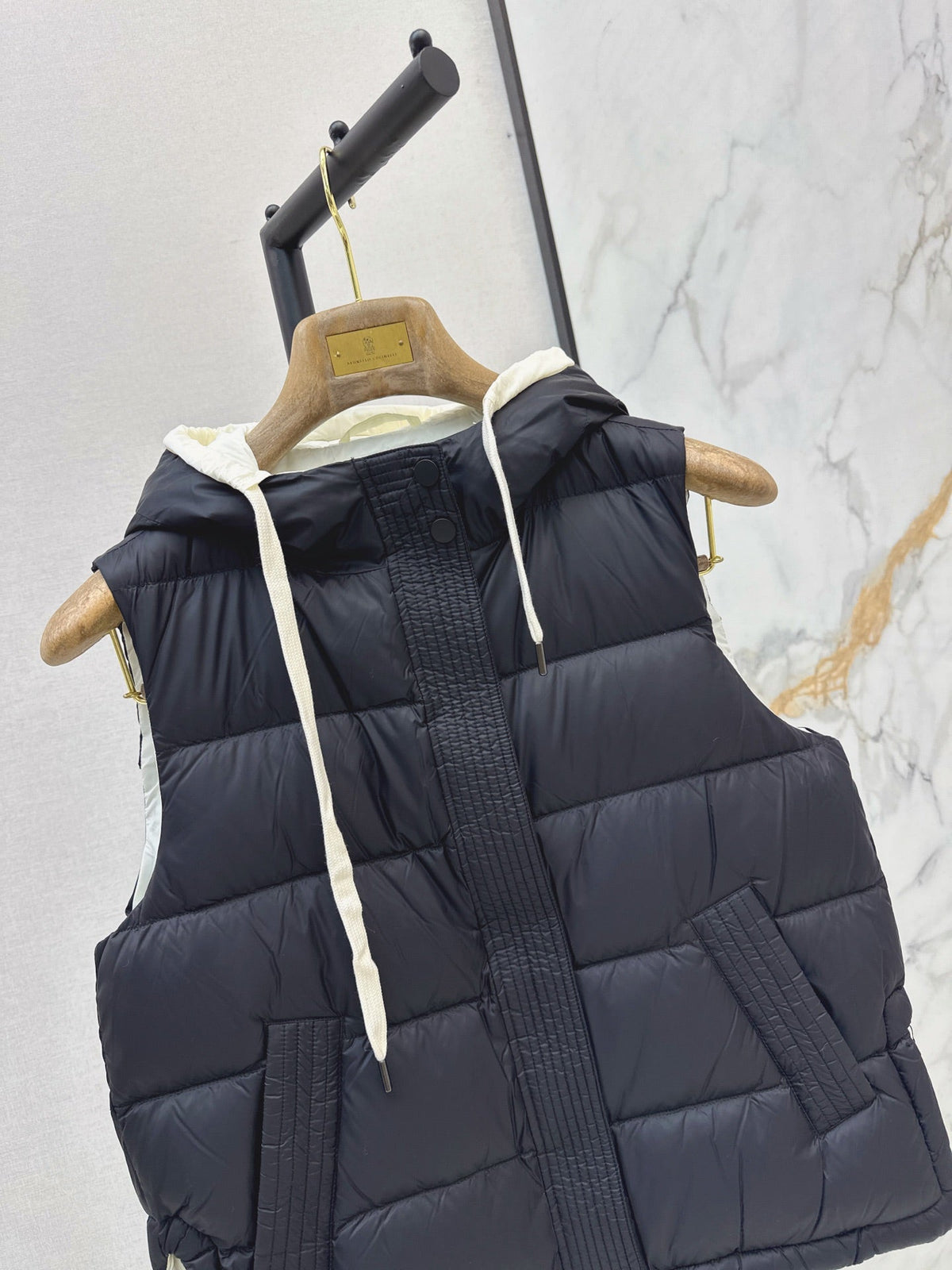 26Latest Autumn/Winter Hooded Down Vest