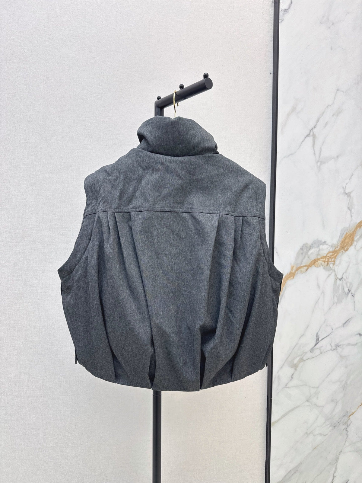 26Latest Autumn/Winter 2-Piece Set: Down Vest with Detachable Sleeves