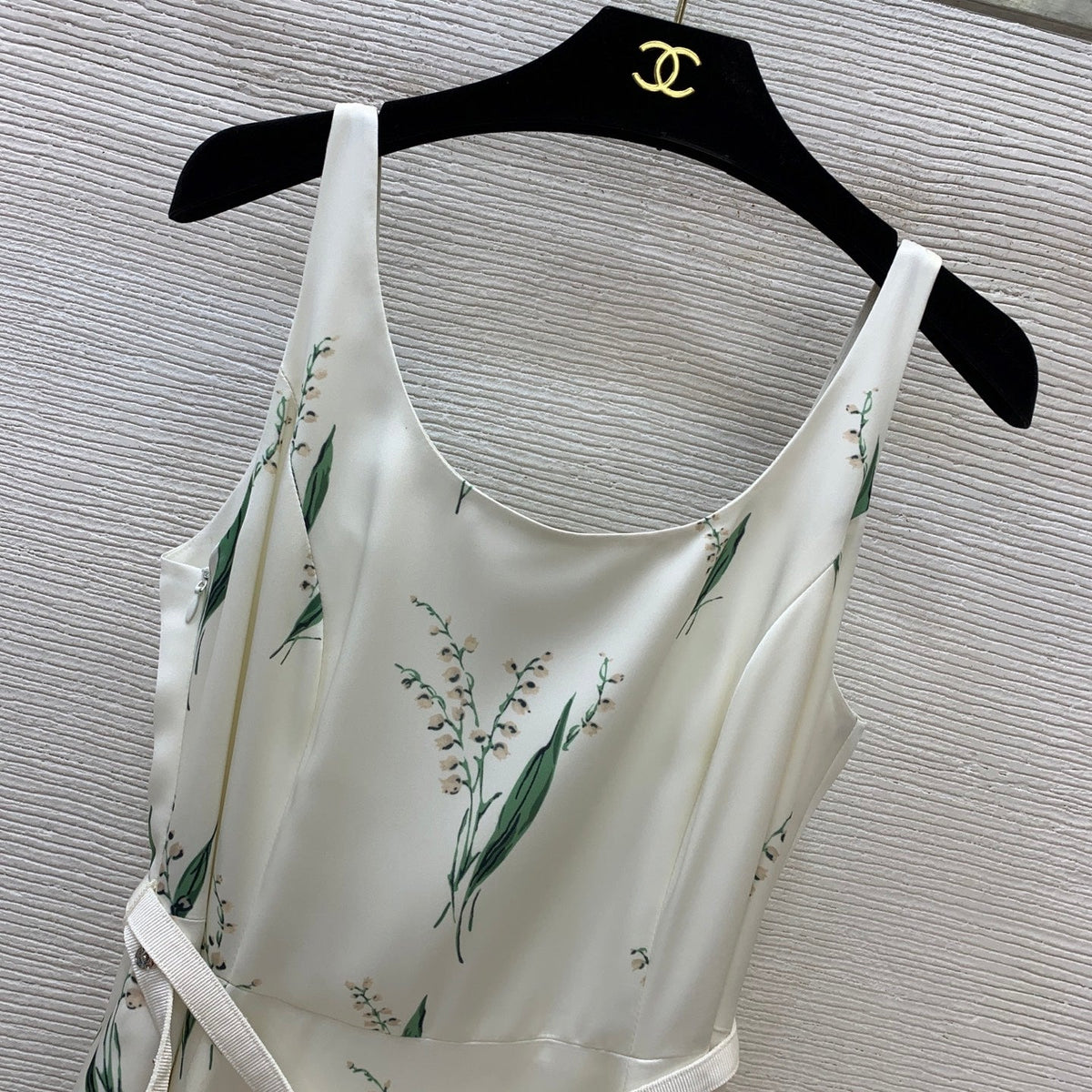 26New Slimming, Waist-Defining, Flared-Hem Camisole Dress