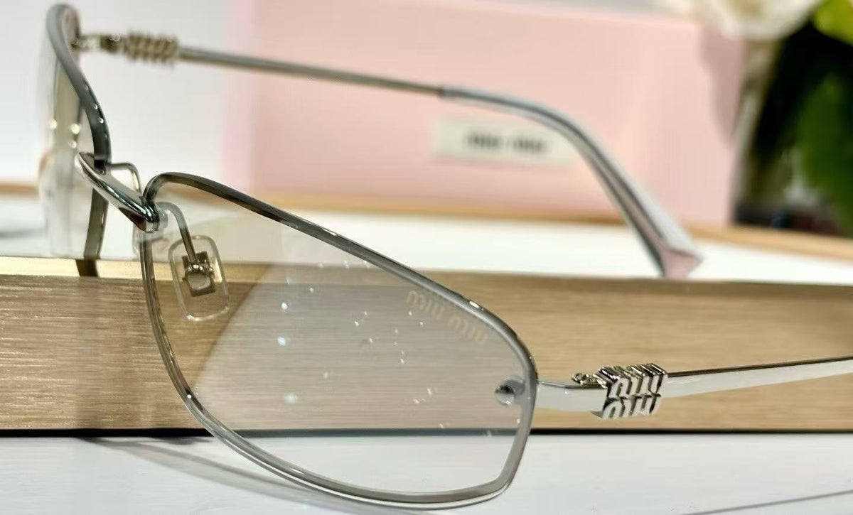 gray sunglasses