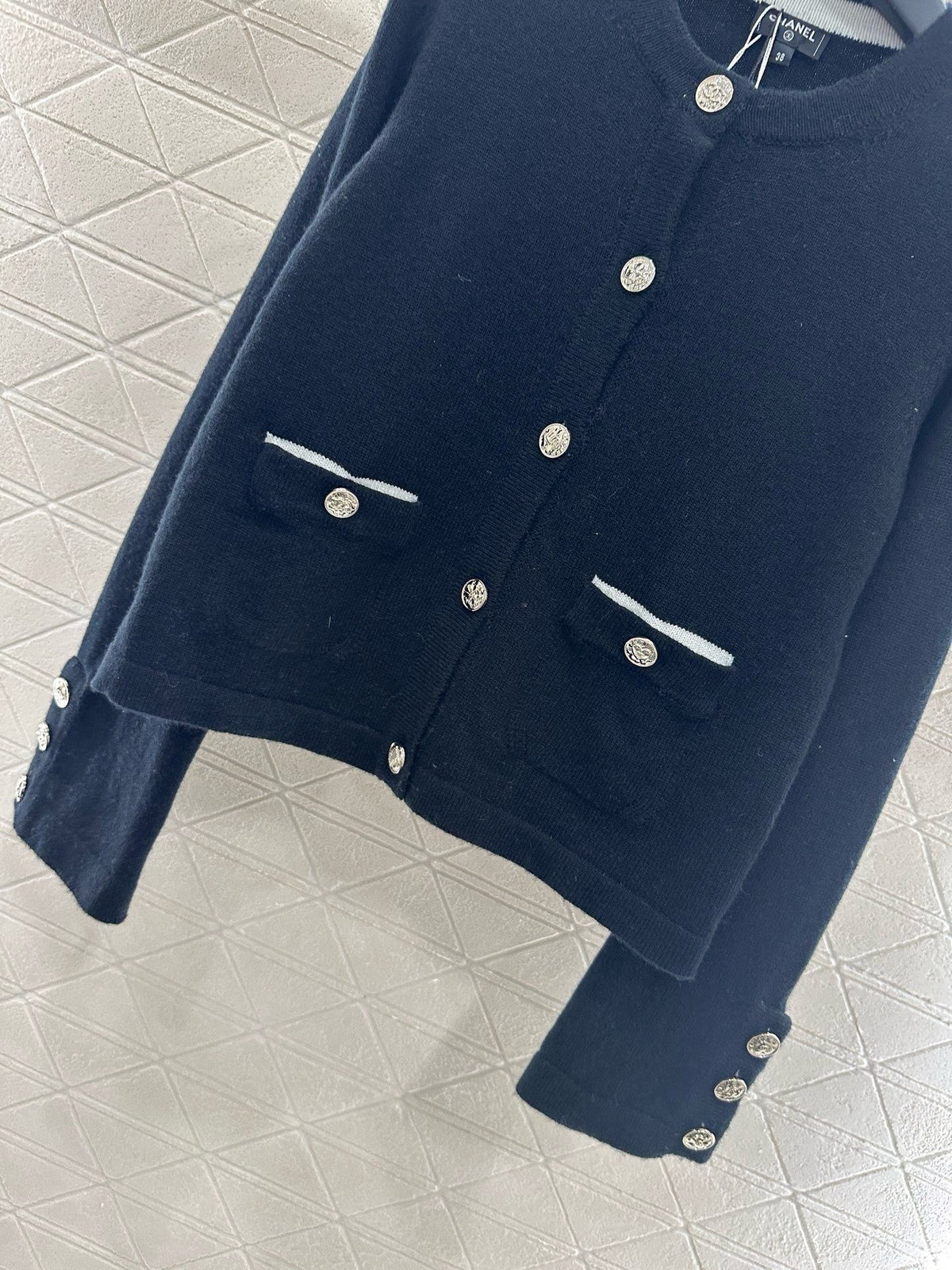 Contrast-color knit cardigan
