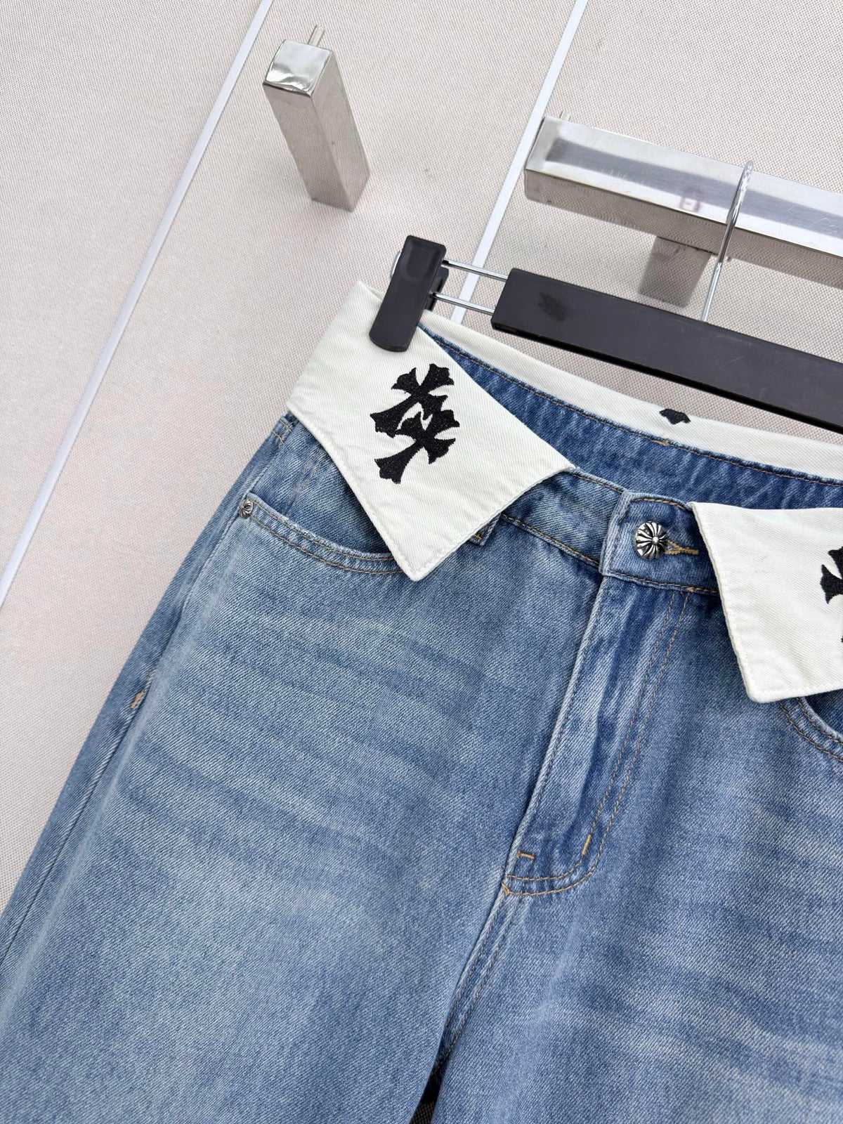 🔥HOT🔥 26FW New Embroidered Cross Fold-Over Waist Straight-Leg Jeans