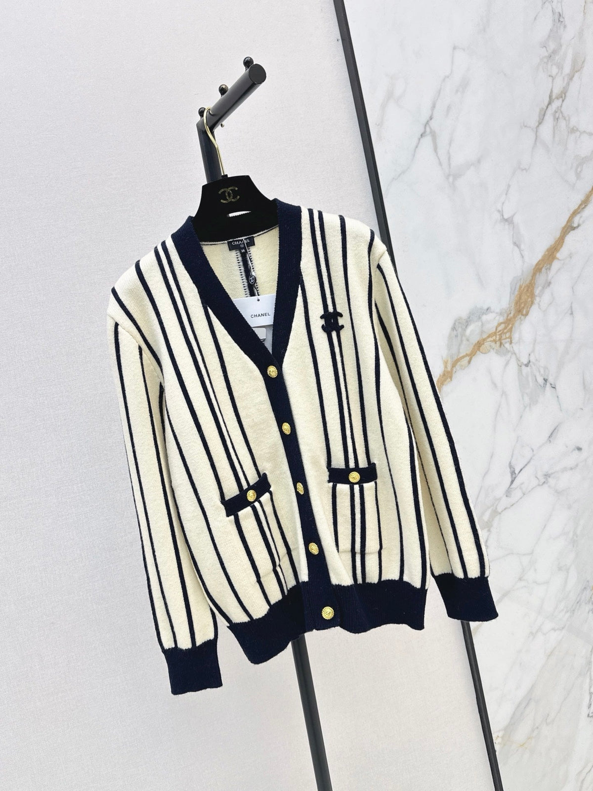 26FW New Vertical-Stripe V-Neck Long-Sleeve Knit Cardigan 🖤