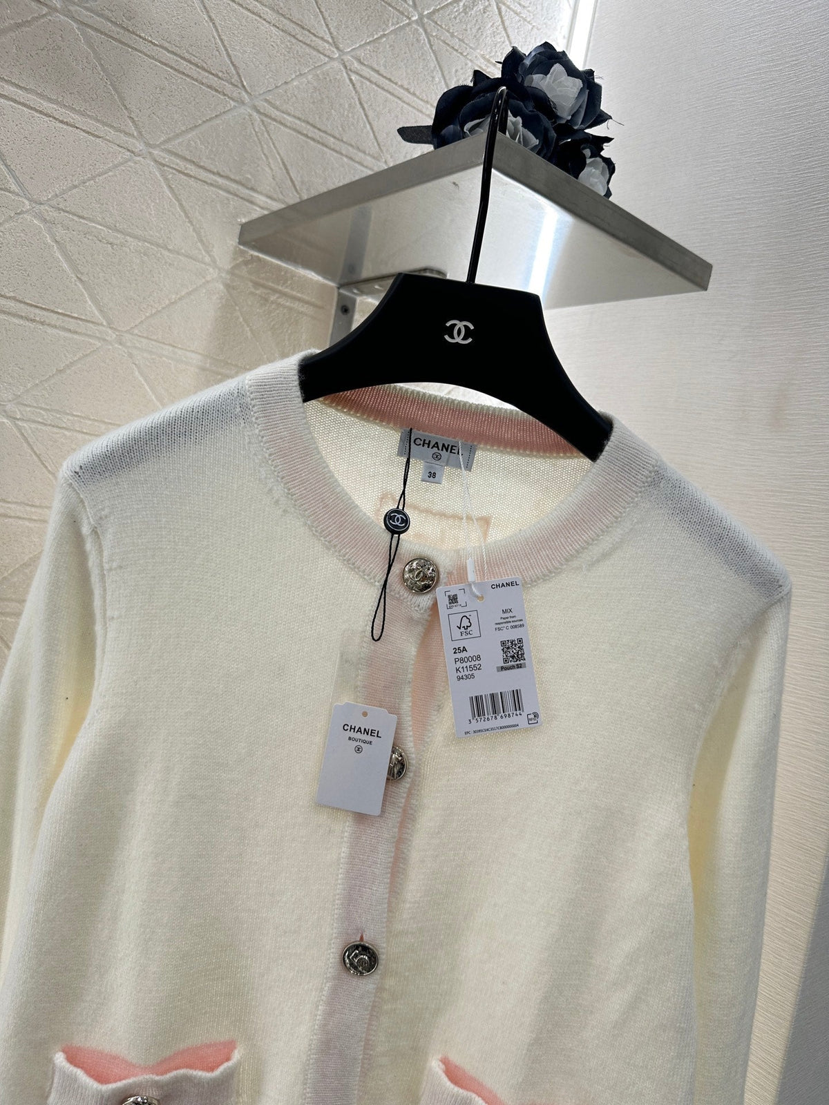 Contrast-color knit cardigan