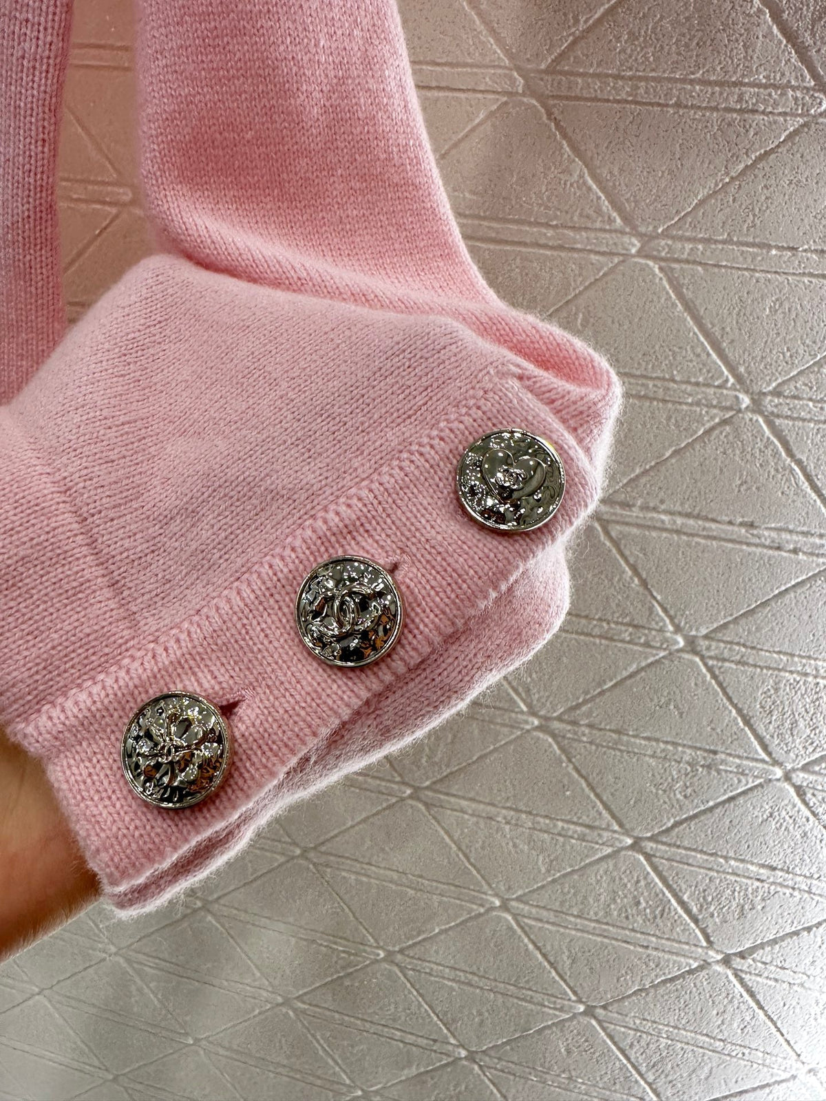 Contrast-color knit cardigan