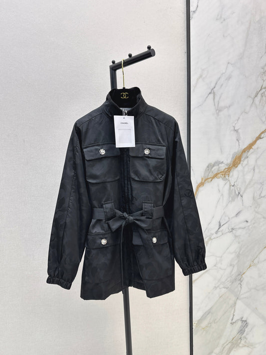 Stand-up collar, waist-cinching jacket
