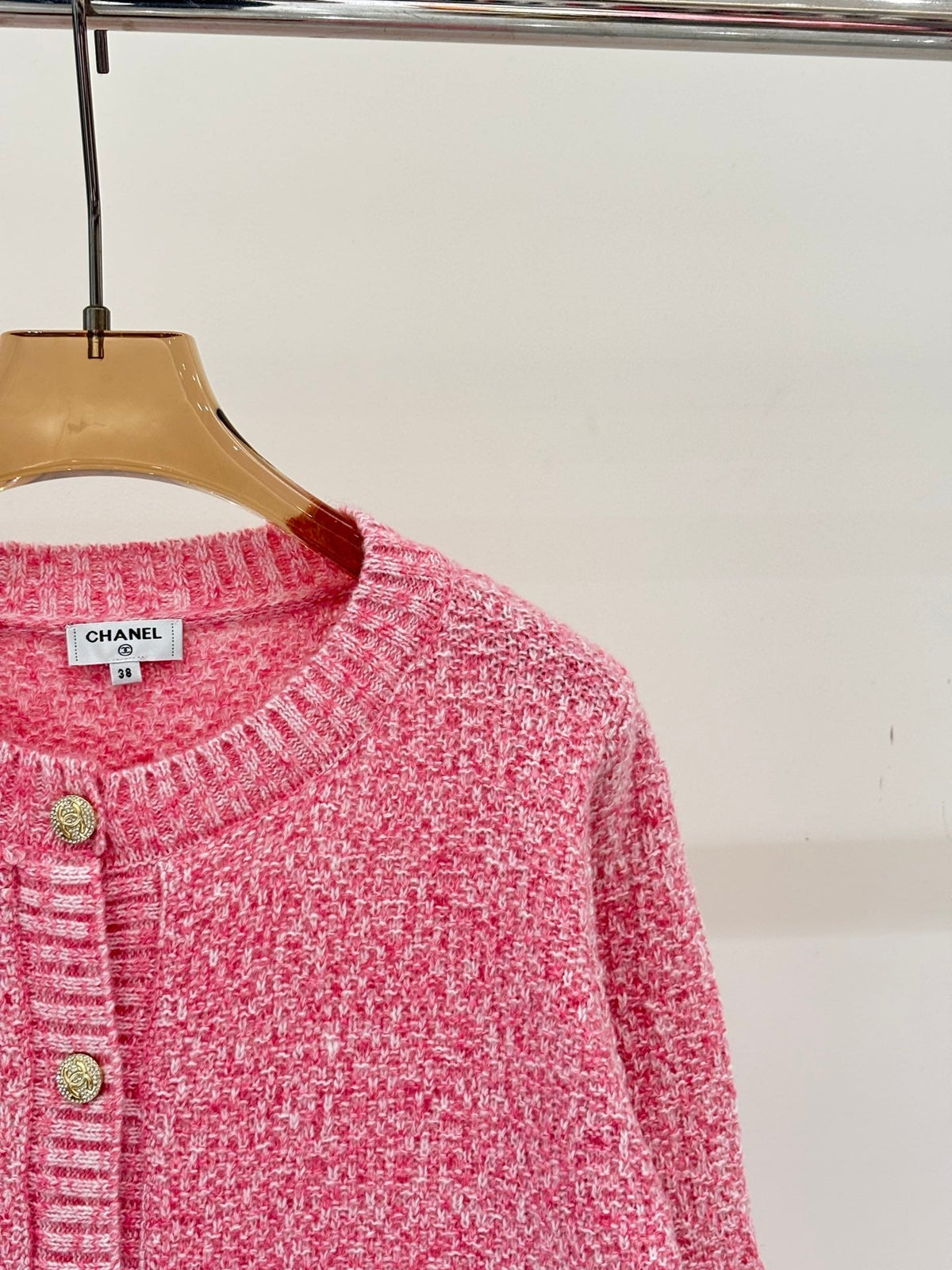 cardigan with small pockets at the hem