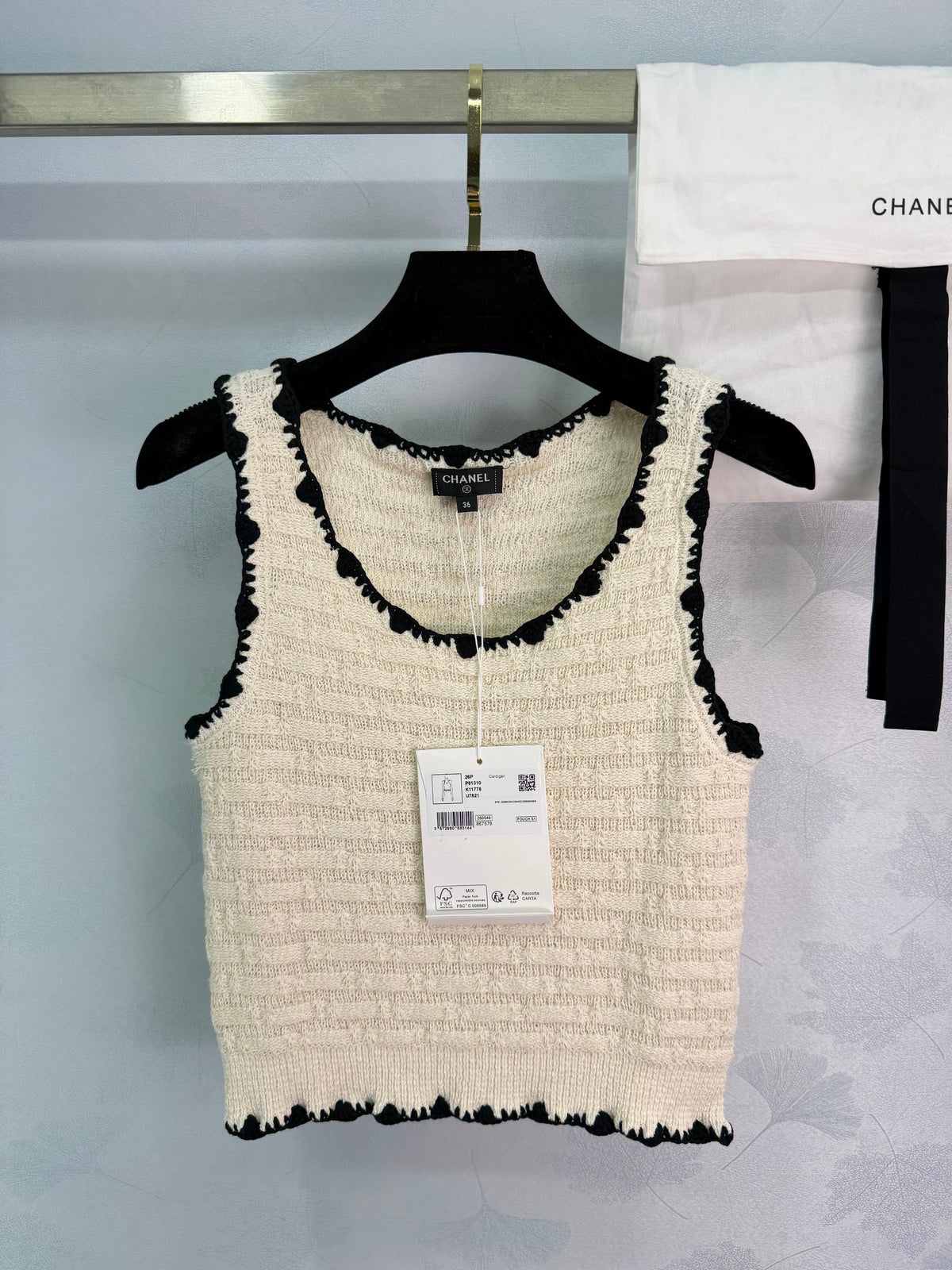 Wavy-edged Knit Vest