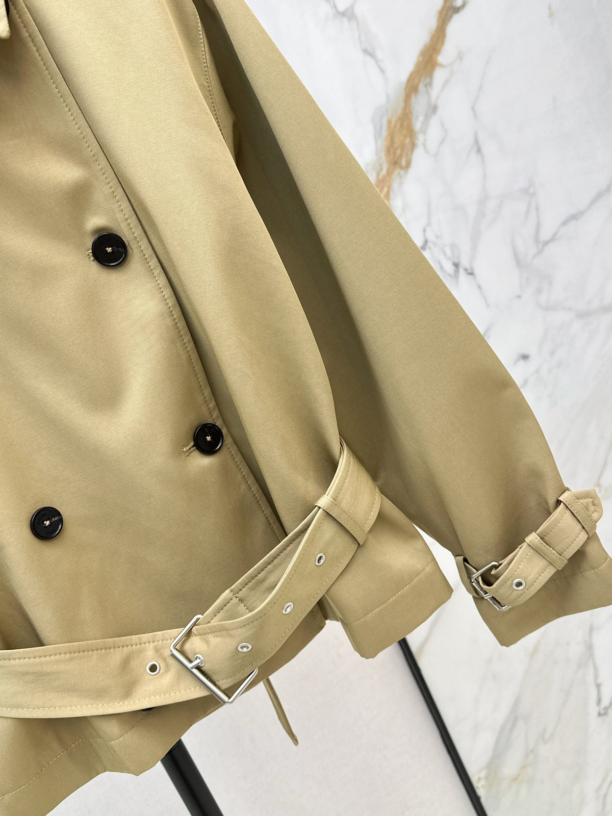 Short trench coat with bee embroidery