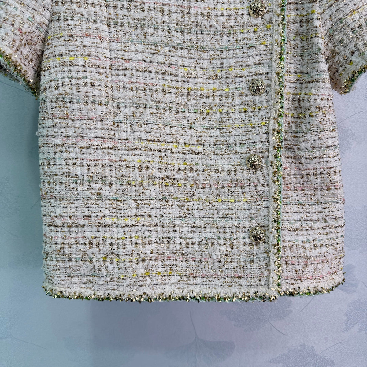 A light beige tweed blend short-sleeved jacket