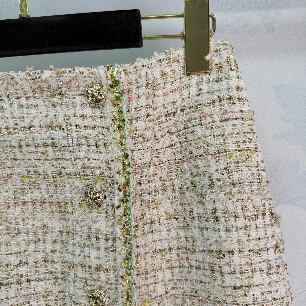 A light beige tweed blend short-sleeved jacket