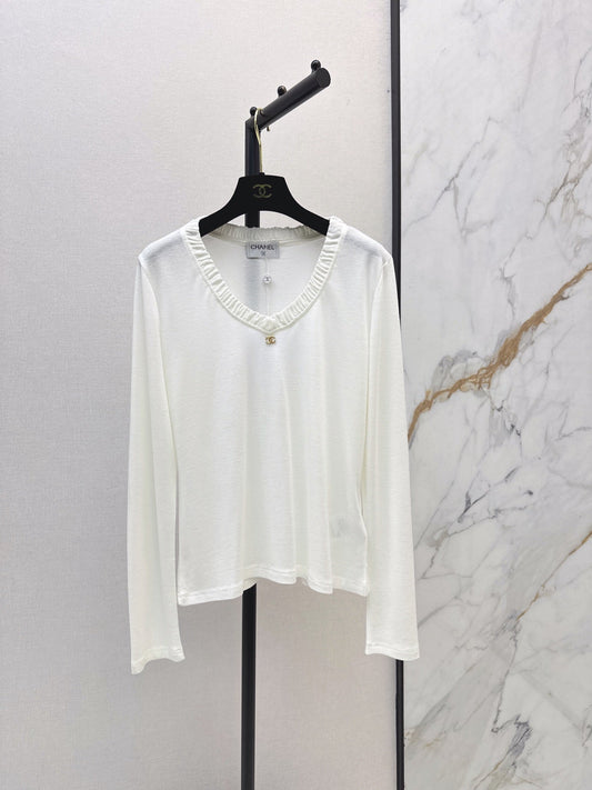 Chanel / 26 Early Autumn New V-Neck Base Shirt
