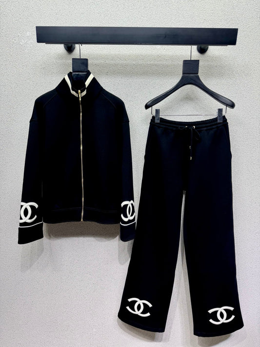 Casual matching set with a bold logo.