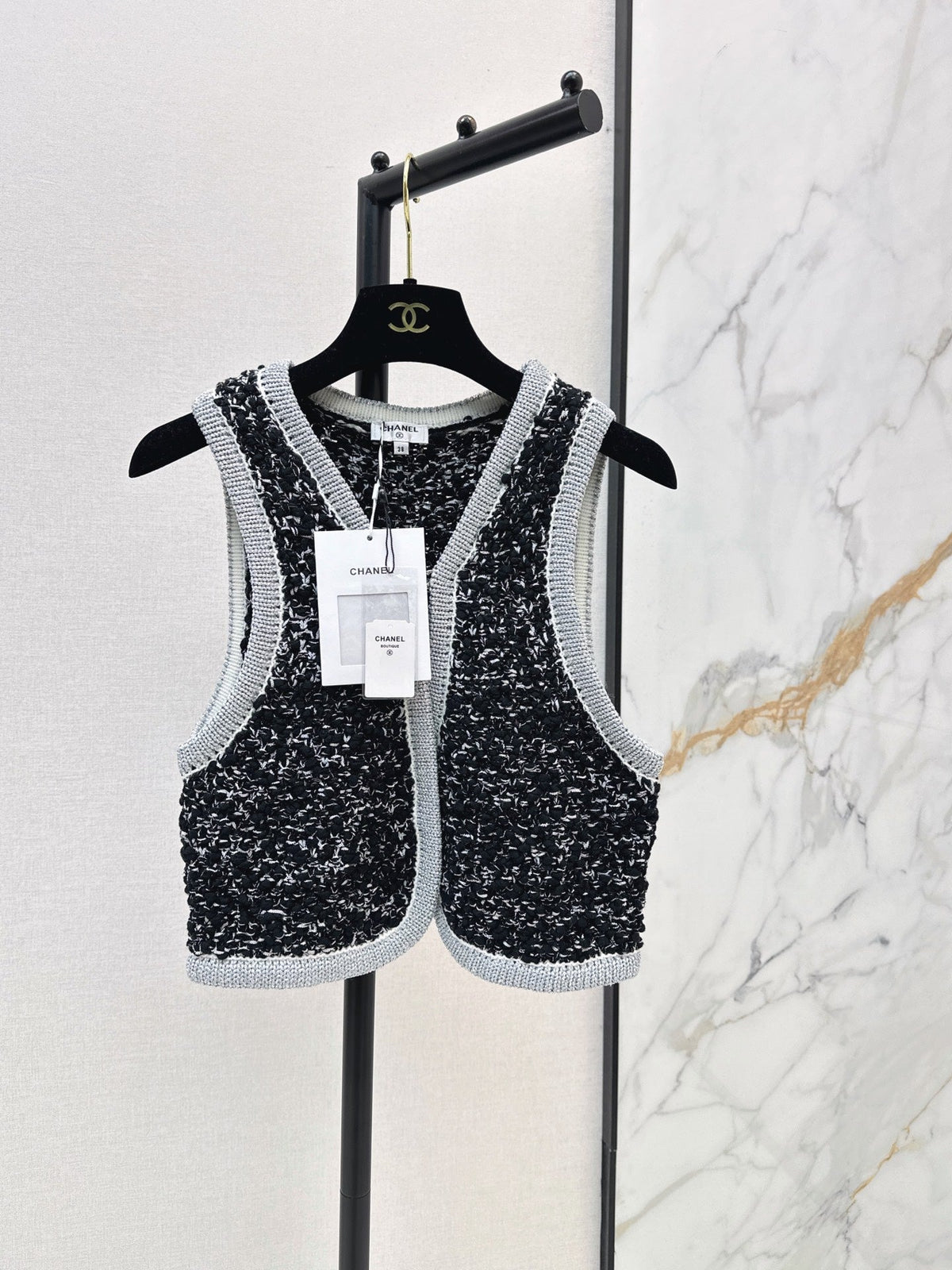 Chanel / 26 Early Autumn Latest Knit Vest