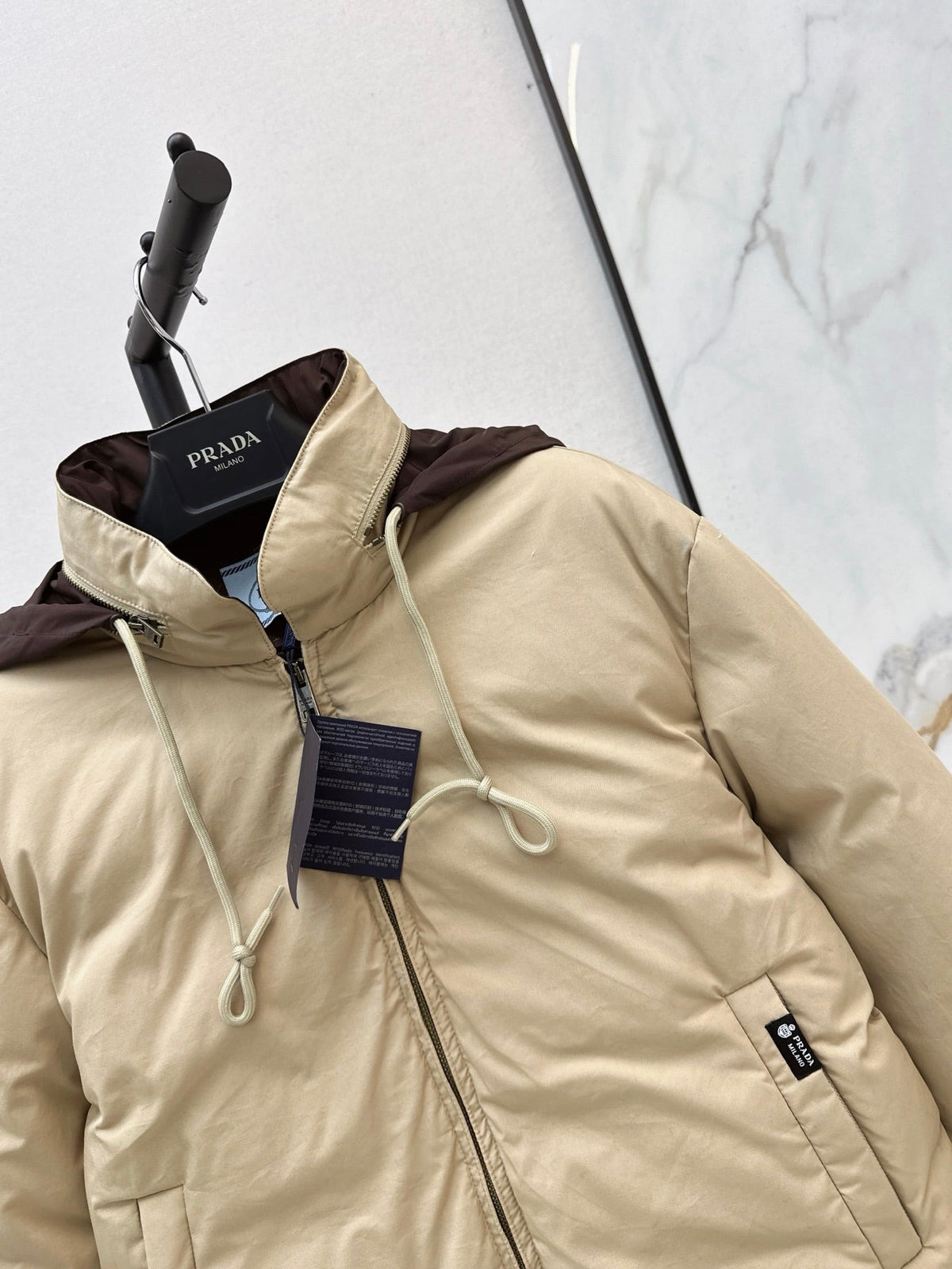26Latest Autumn/Winter Short Down Jacket with Color-Block Design