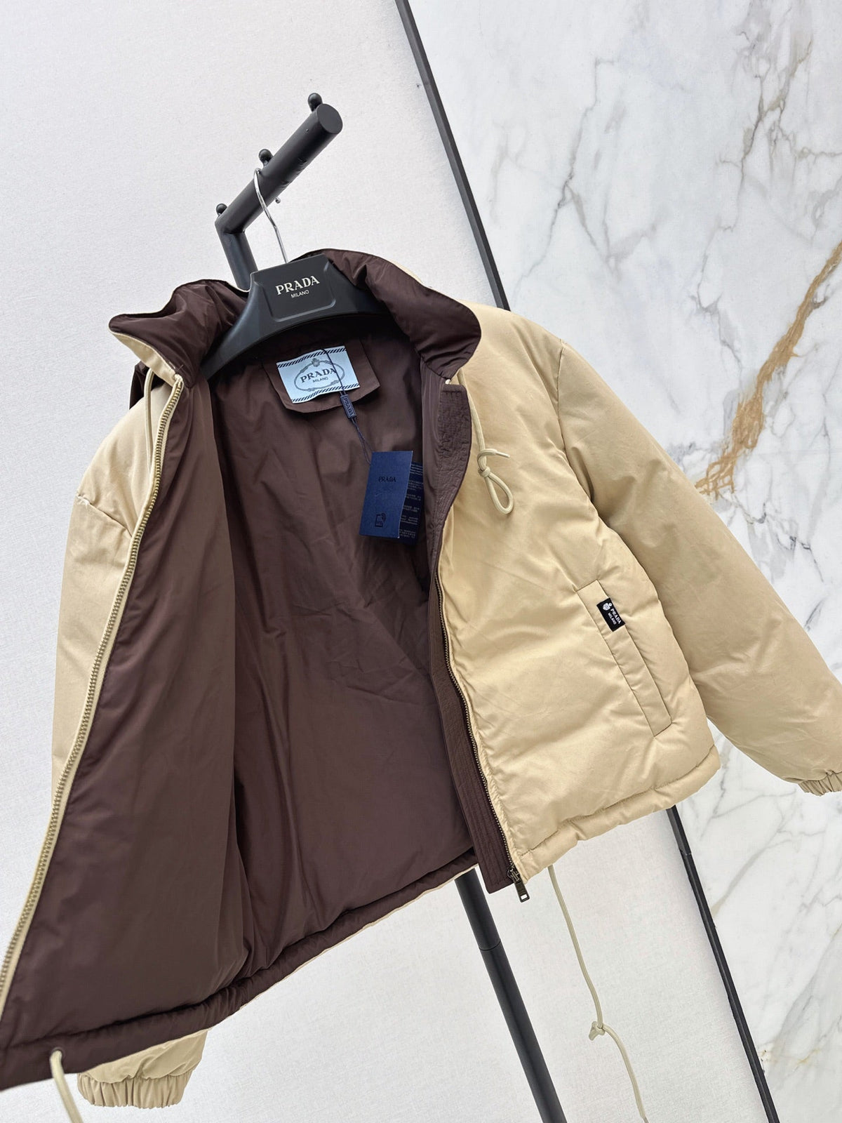 26Latest Autumn/Winter Short Down Jacket with Color-Block Design