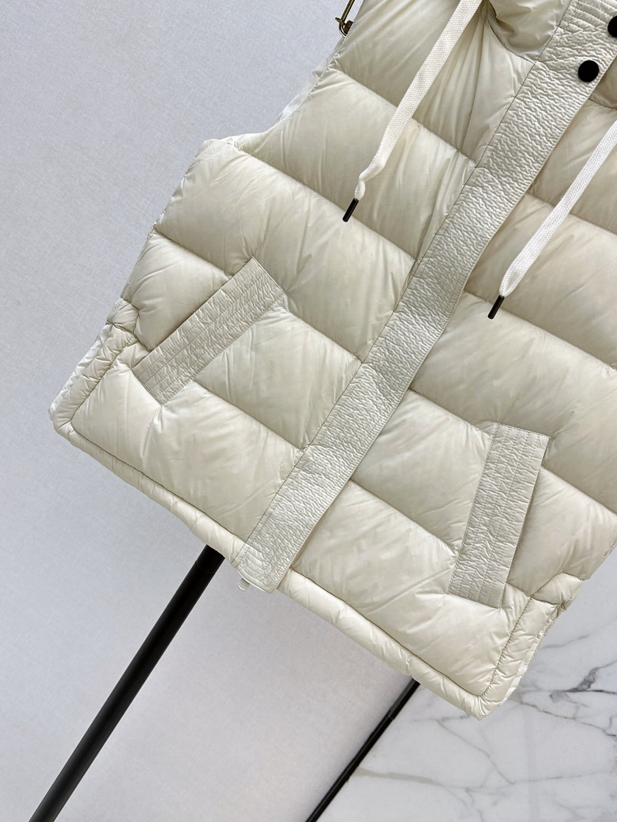 26Latest Autumn/Winter Hooded Down Vest