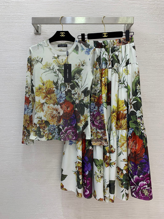 26New Collection: Stylish Two-Piece Set with Colorful Floral Prints