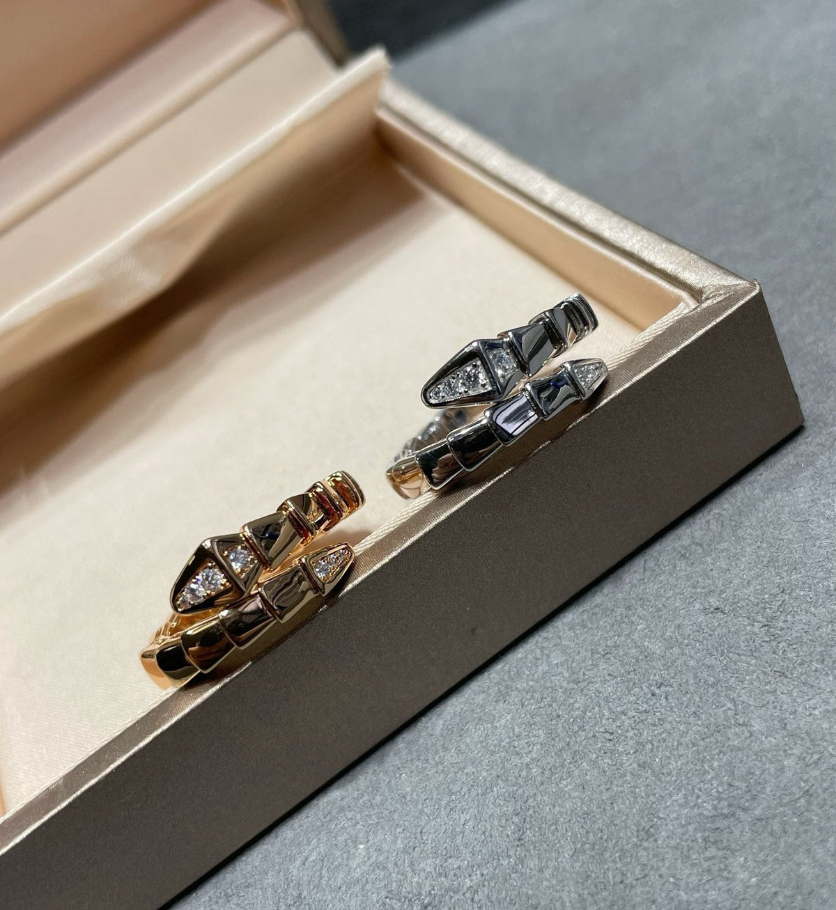 Snake head and tail ring