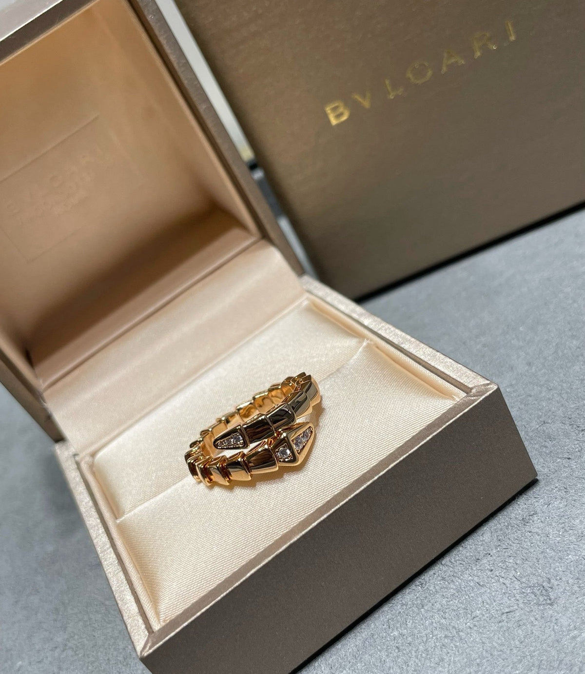 Snake head and tail ring