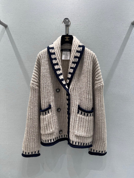 Retro-style collared chunky knit crochet cardigan