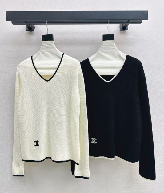26Latest Autumn/Winter Classic Black & White Color-Block V-Neck Wool Knit Sweater