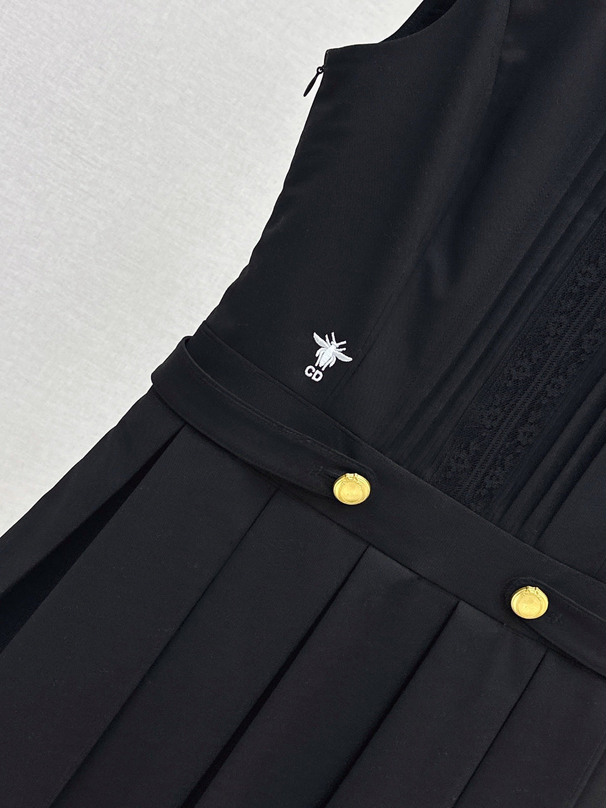 26SS NEW Bee Embroidery Sleeveless Dress 🖤