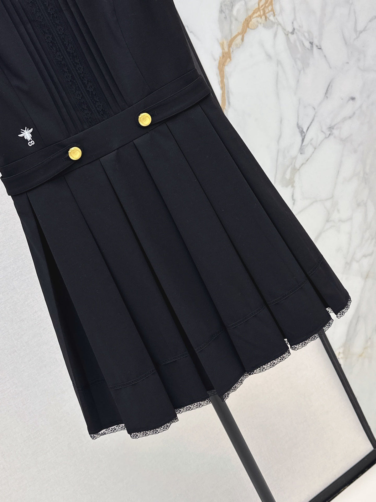 26SS NEW Bee Embroidery Sleeveless Dress 🖤